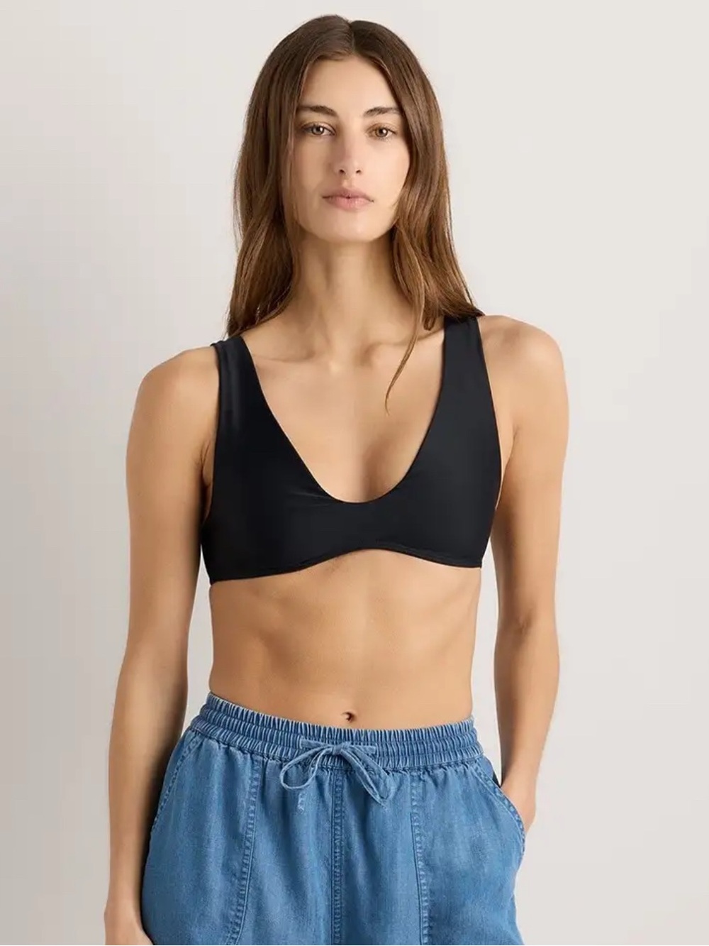 Quince Women’s Italian plunge bikini top in black size M NWT
